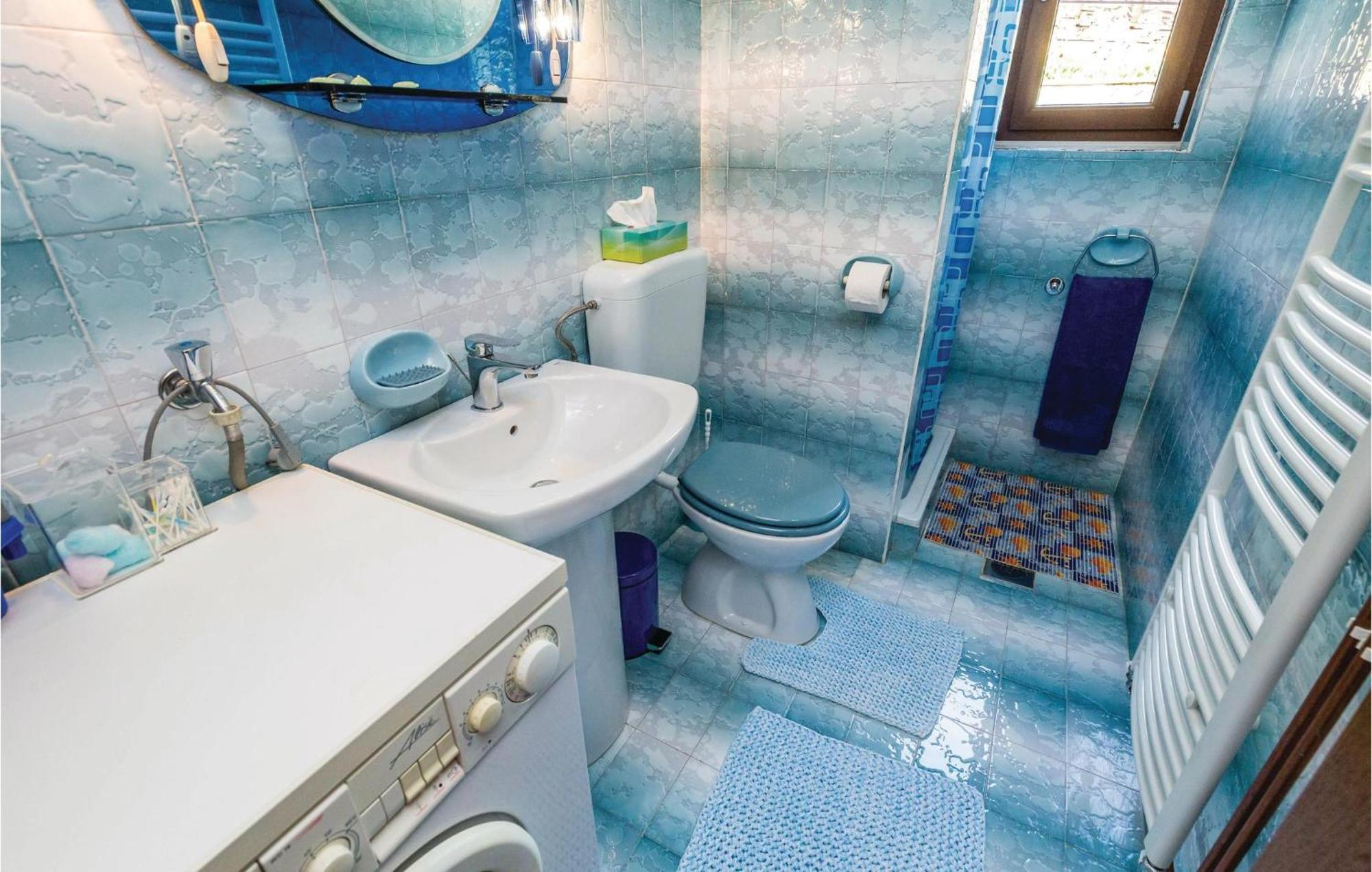 2 Bedroom Lovely Apartment In ลอฟราน ภายนอก รูปภาพ