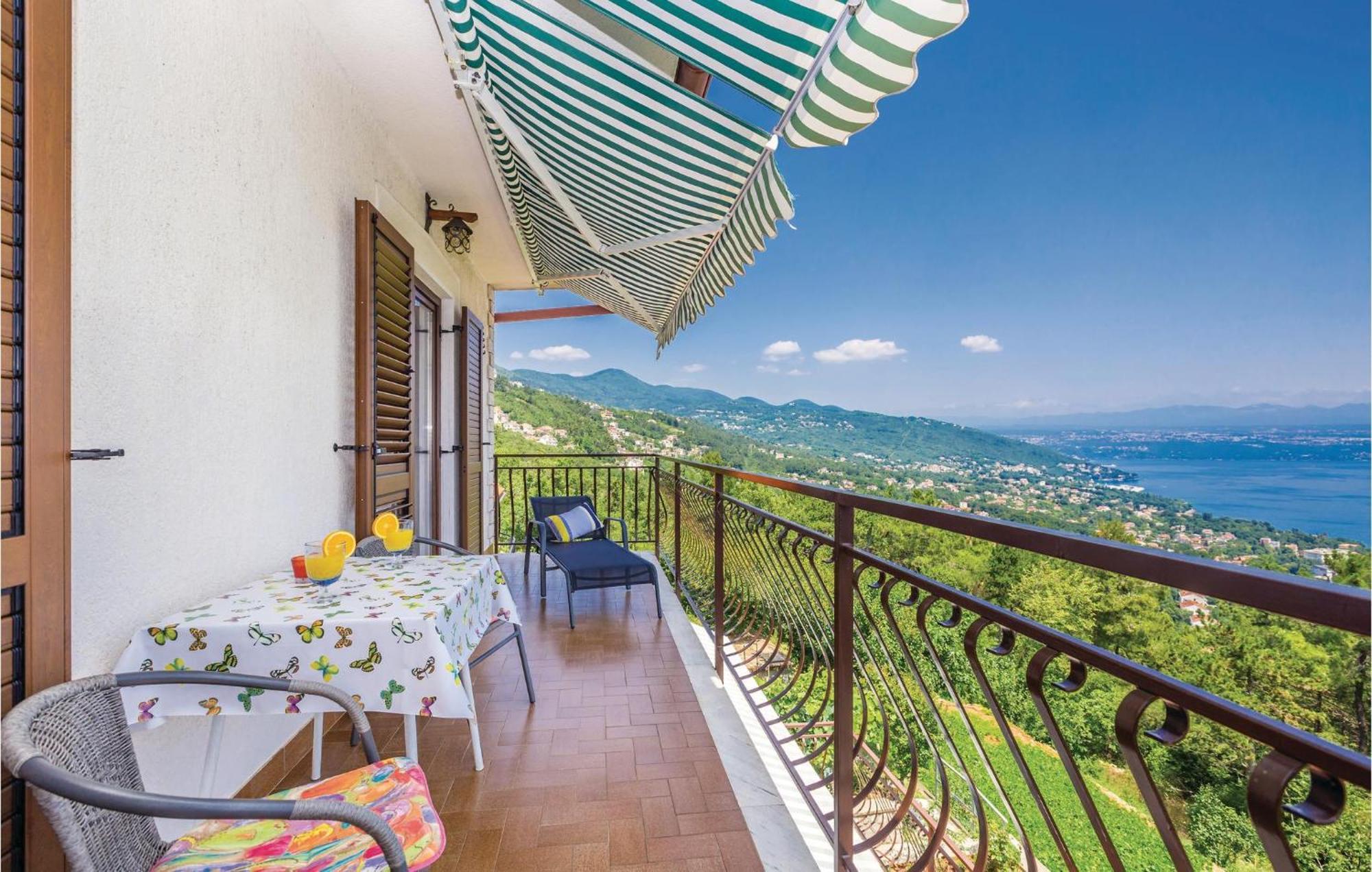 2 Bedroom Lovely Apartment In ลอฟราน ภายนอก รูปภาพ