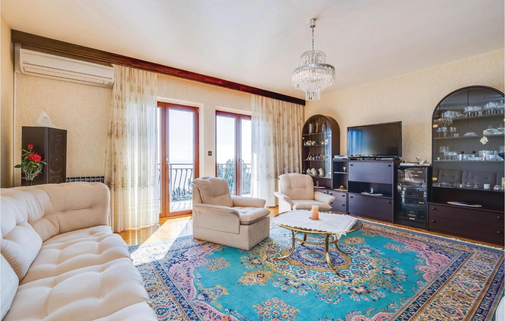 2 Bedroom Lovely Apartment In ลอฟราน ภายนอก รูปภาพ